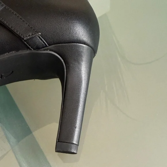 Clarks Mary Jane Heels Black Ankle Strap LEATHER Mary Jane Heels Size 8.5 - Picture 5 of 11